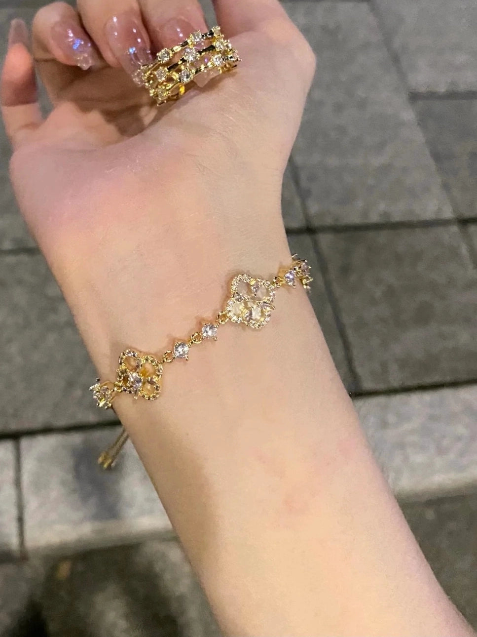 Clover and H Motif Bracelets [K1UGPOCP]