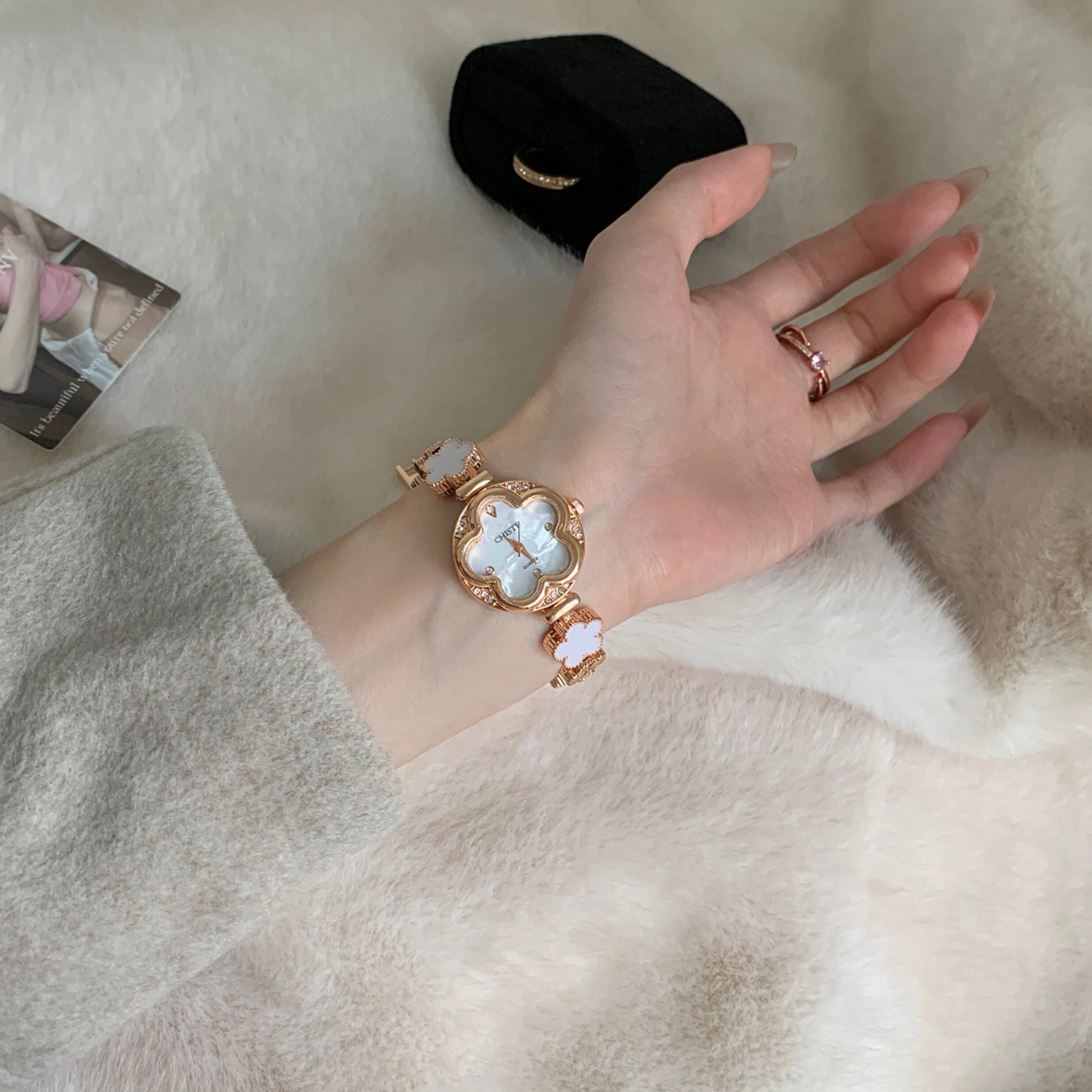 Clover Bracelet Watch [VG54HWVX]