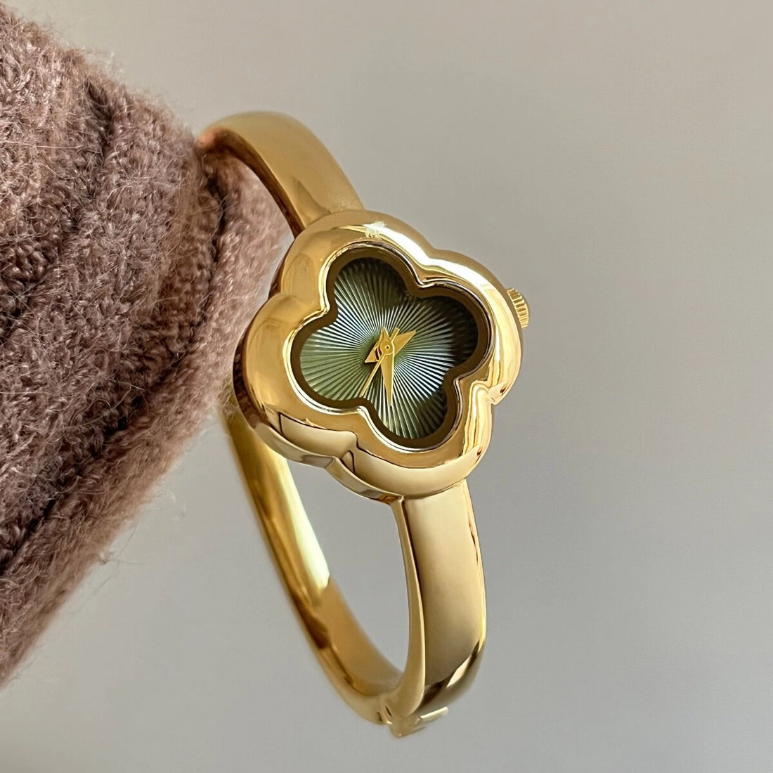 Clover Bracelet Watch [D13CDV2Z]