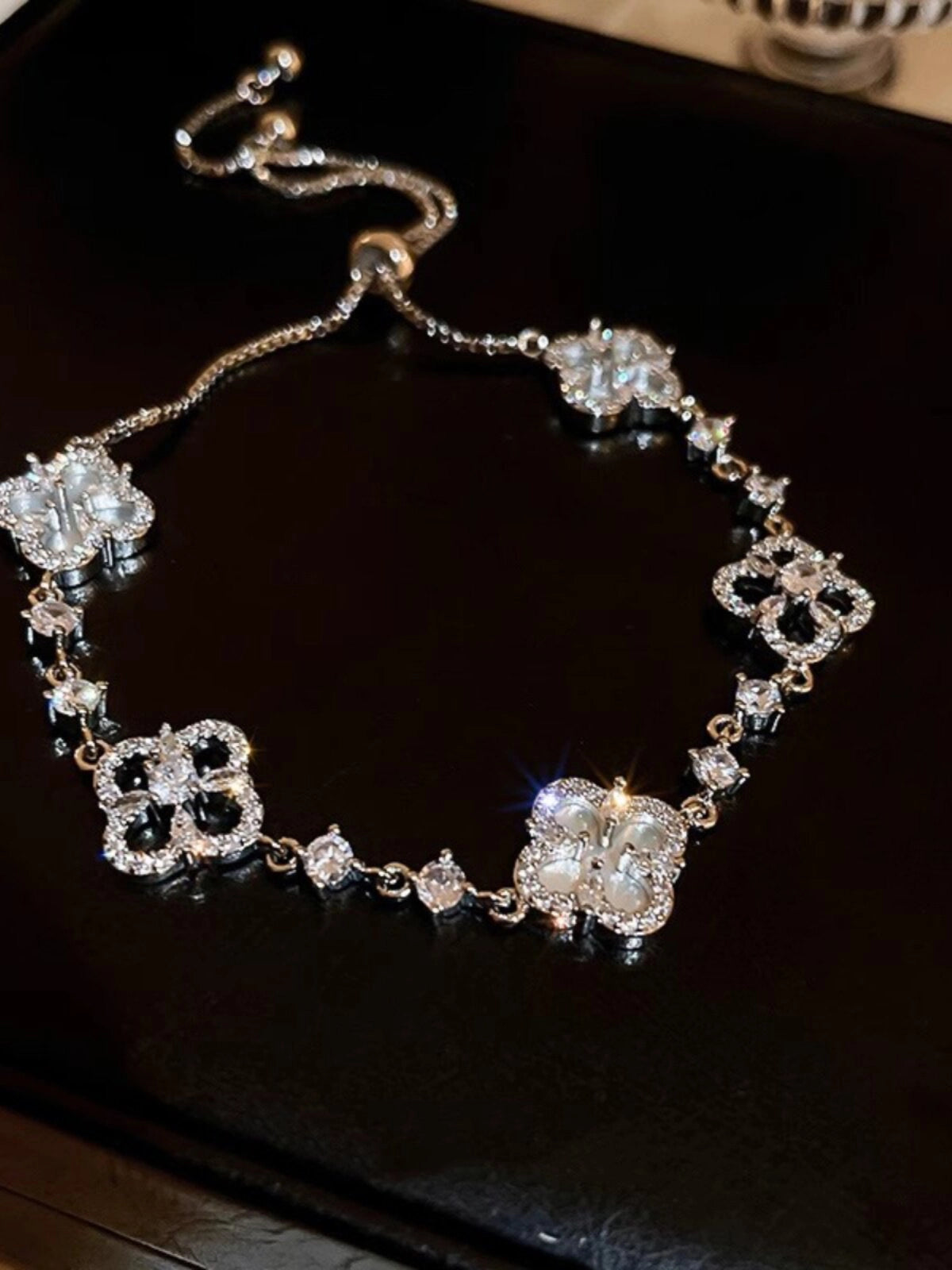 Clover Charm Adjustable Bracelet [6IMMUIZ9]