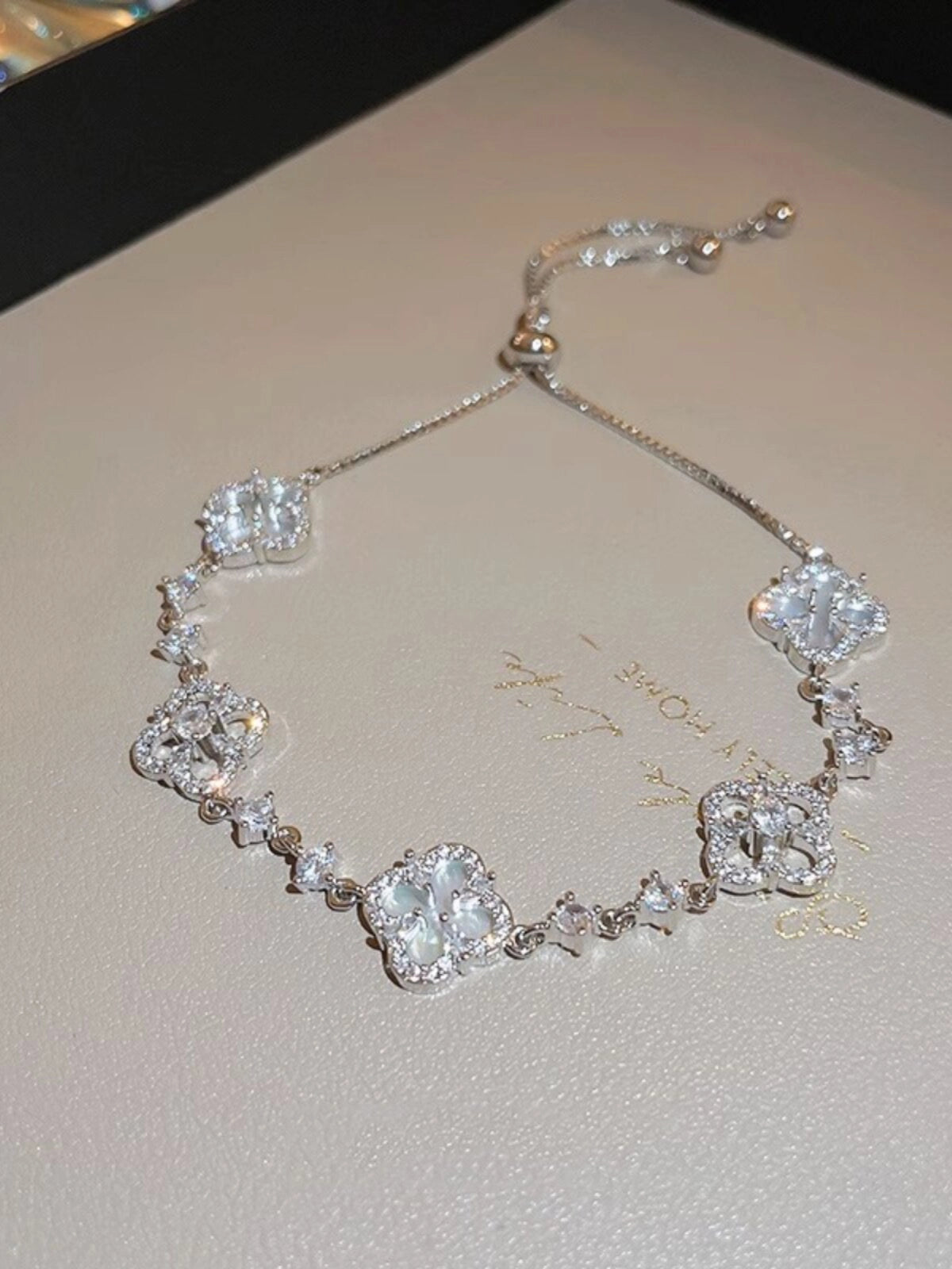 Clover Charm Adjustable Bracelet [4S06JS8D]