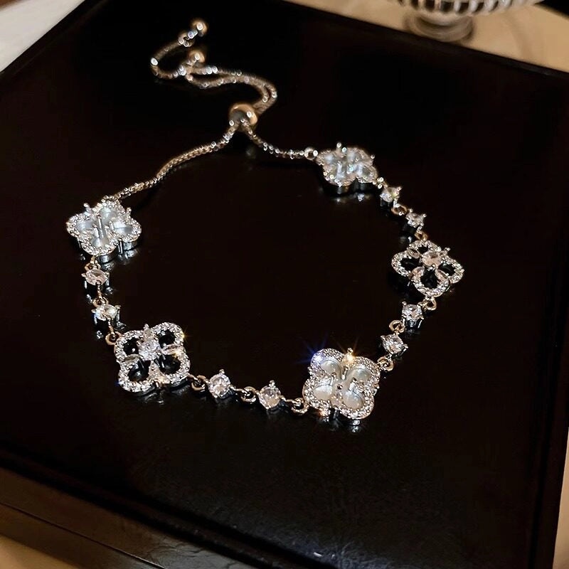Clover Charm Adjustable Bracelet [D52XCSRV]