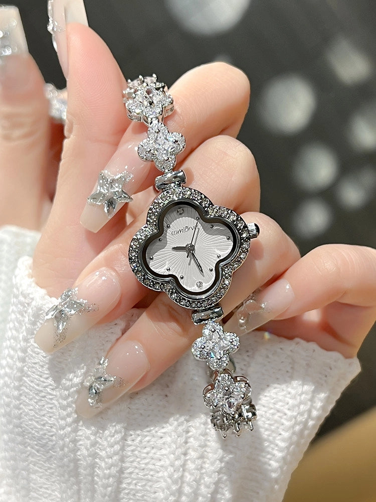 Clover Detail Bracelet Watch [CRKU9TUV]