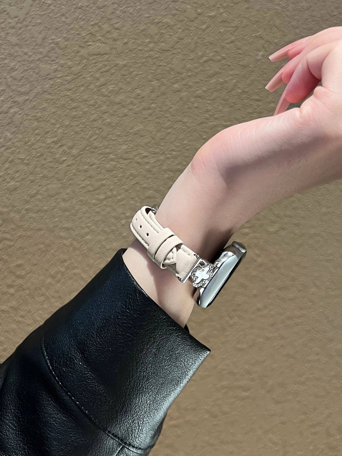 Clover Detail Leather Watch Band [25K29XR5]