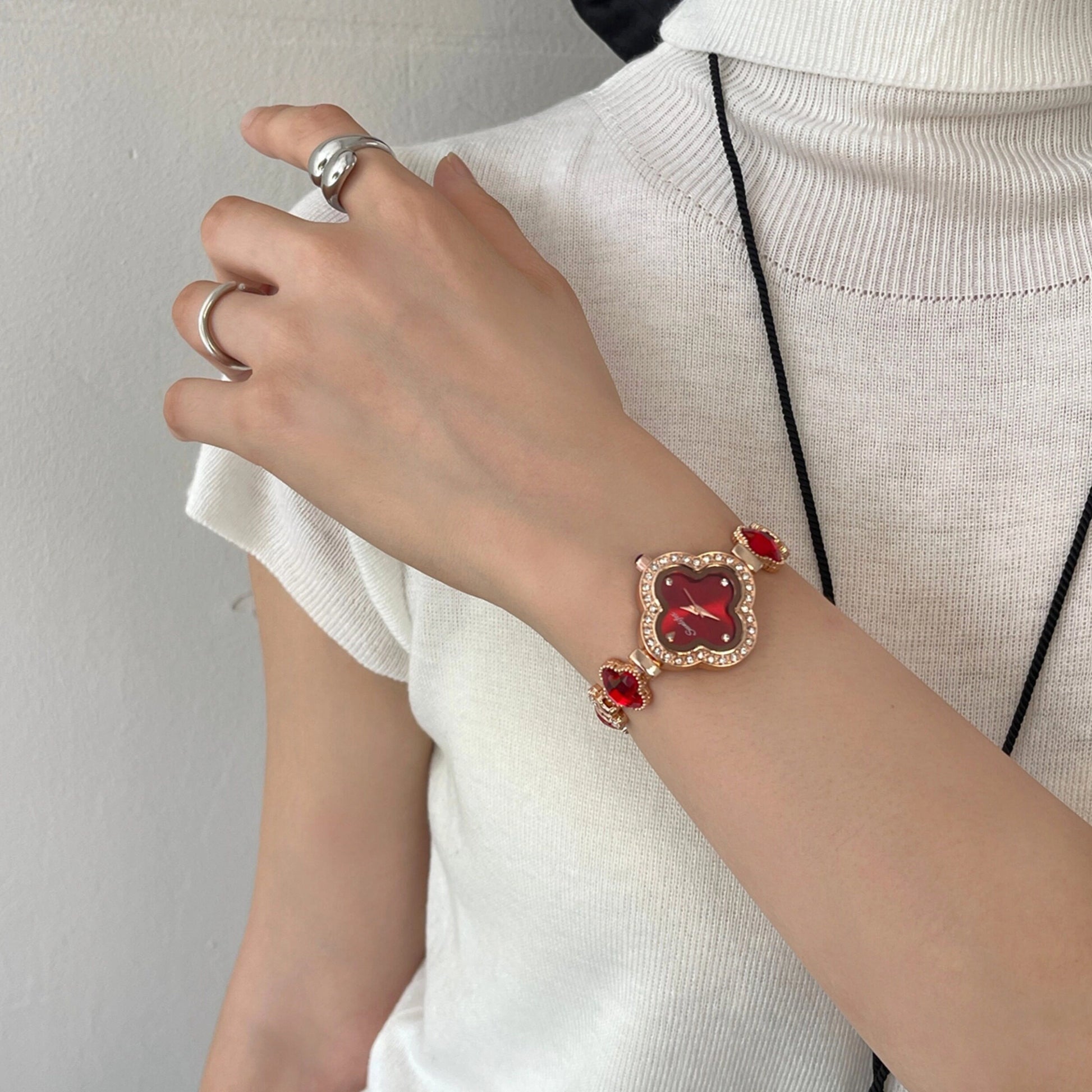 Clover Dial Bracelet Watch [EOCAL70D]