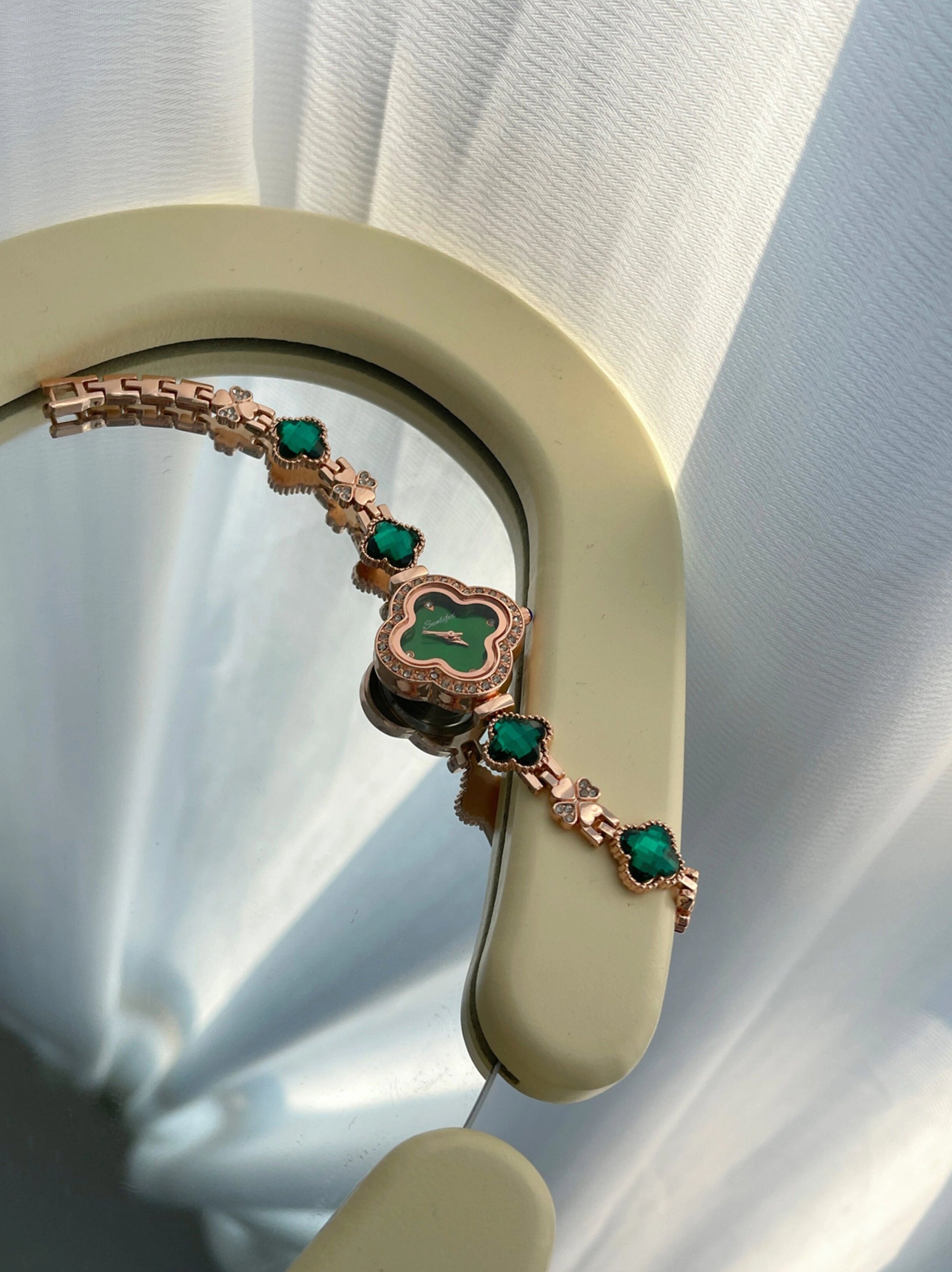 Clover Dial Bracelet Watch [7JQHZOWG]