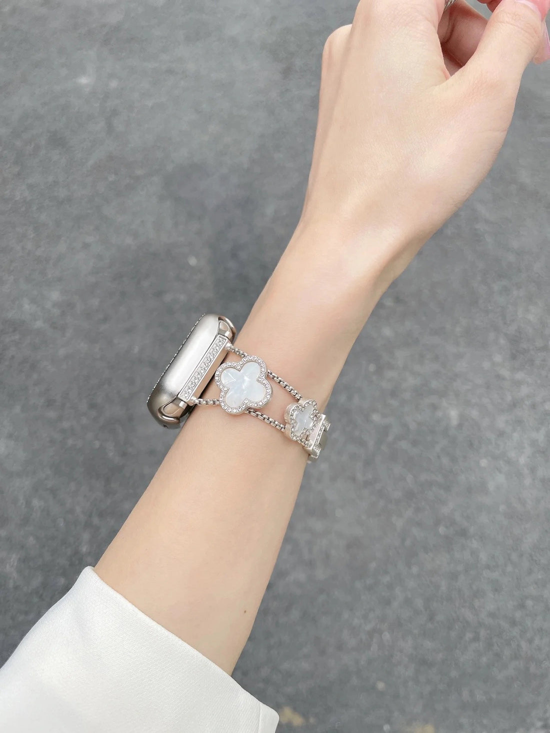 Clover Mother-of-Pearl Watch Band [97JJ2Z2S]