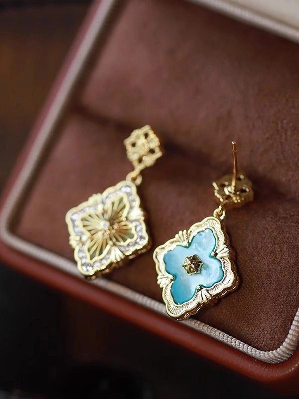 Clover Stud Earrings [G4NRHUD6]