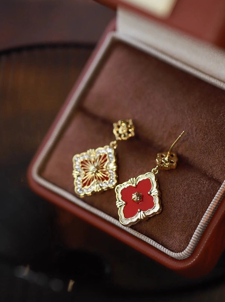 Clover Stud Earrings [PBZY4TUL]