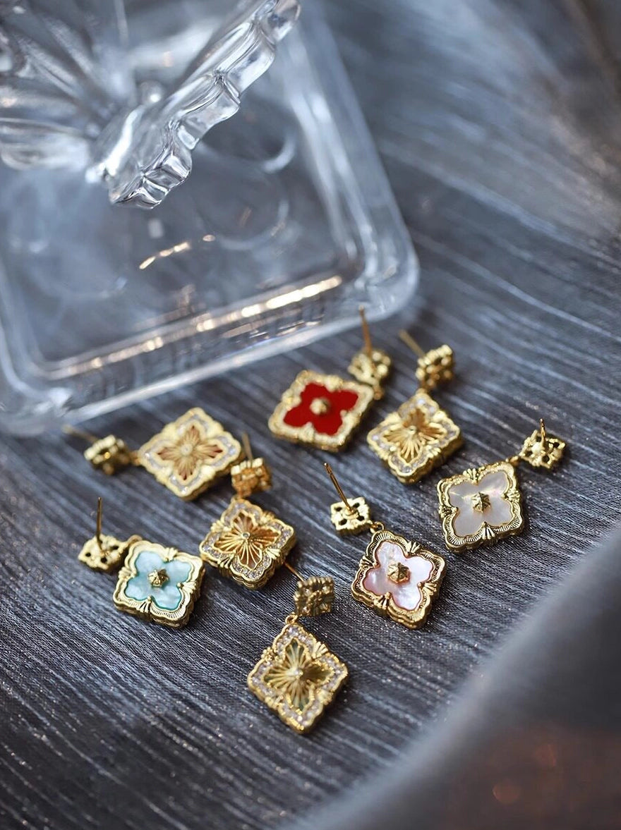 Clover Stud Earrings [SX2XOBUF]