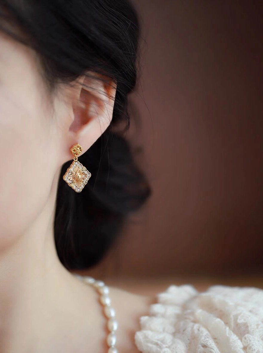 Clover Stud Earrings [UIQAK6C2]