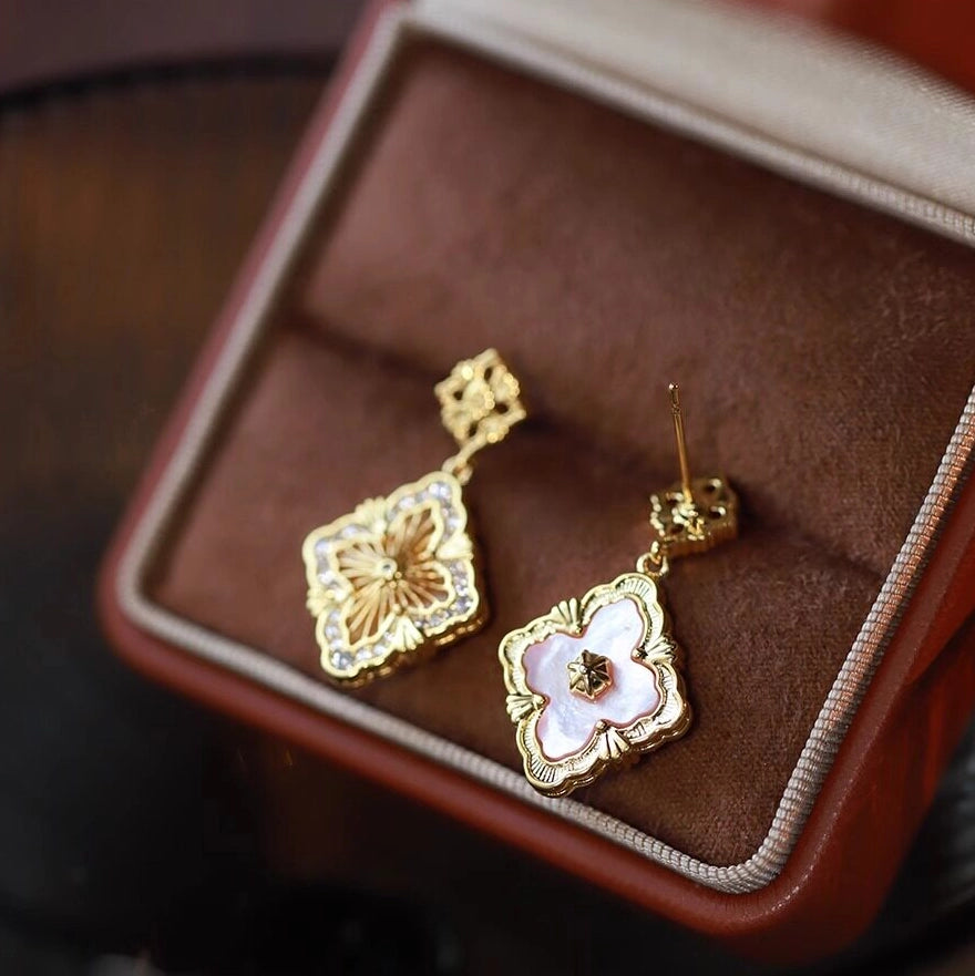 Clover Stud Earrings [IOW9AVAJ]