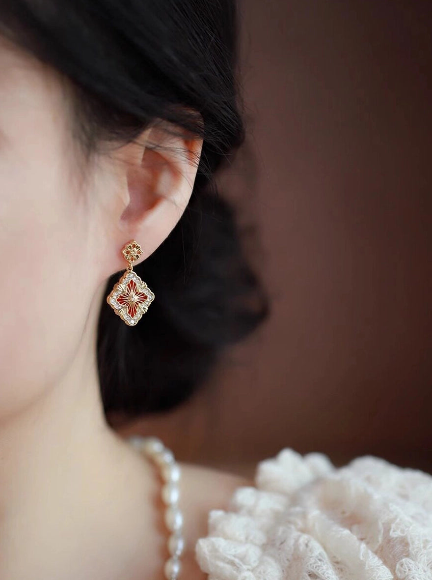 Clover Stud Earrings [AIFMLKGS]