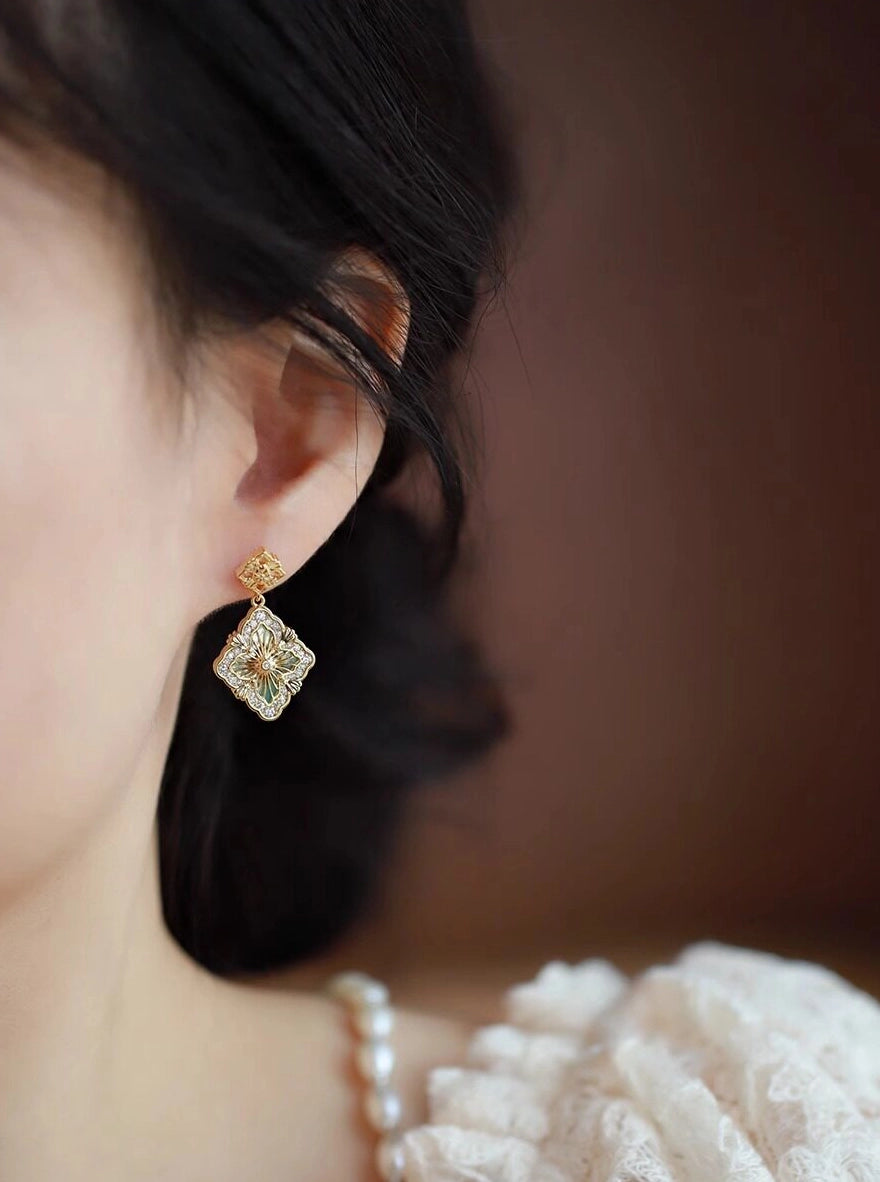 Clover Stud Earrings [EEHDKBIJ]