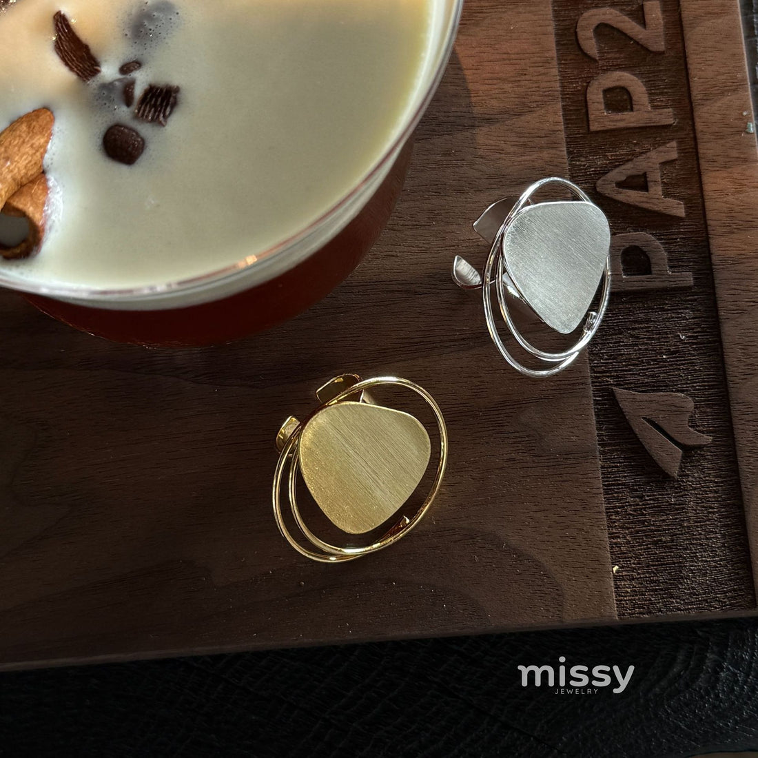 Colleen Brushed Statement Ring [Y8HBALF4]