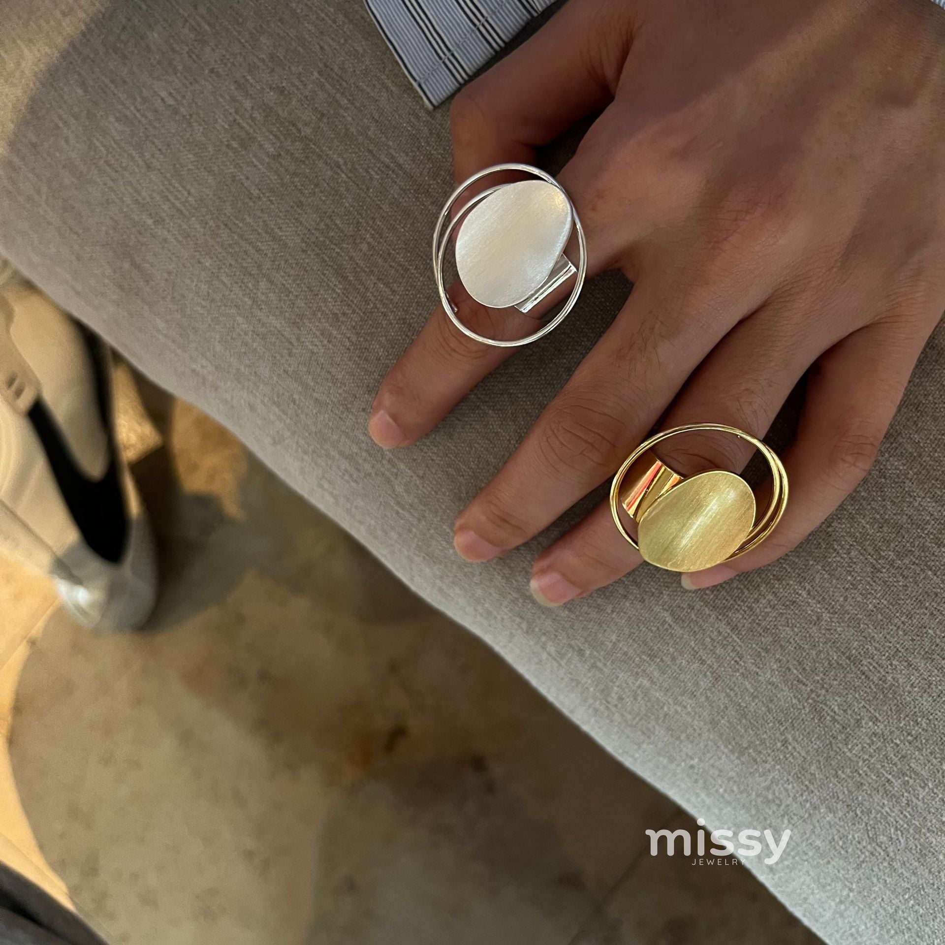 Colleen Brushed Statement Ring [MG7H9SWR]