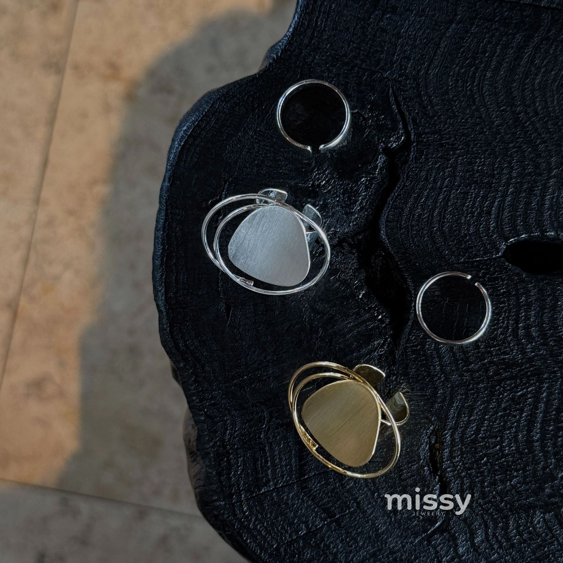 Colleen Brushed Statement Ring [A01SXHF1]