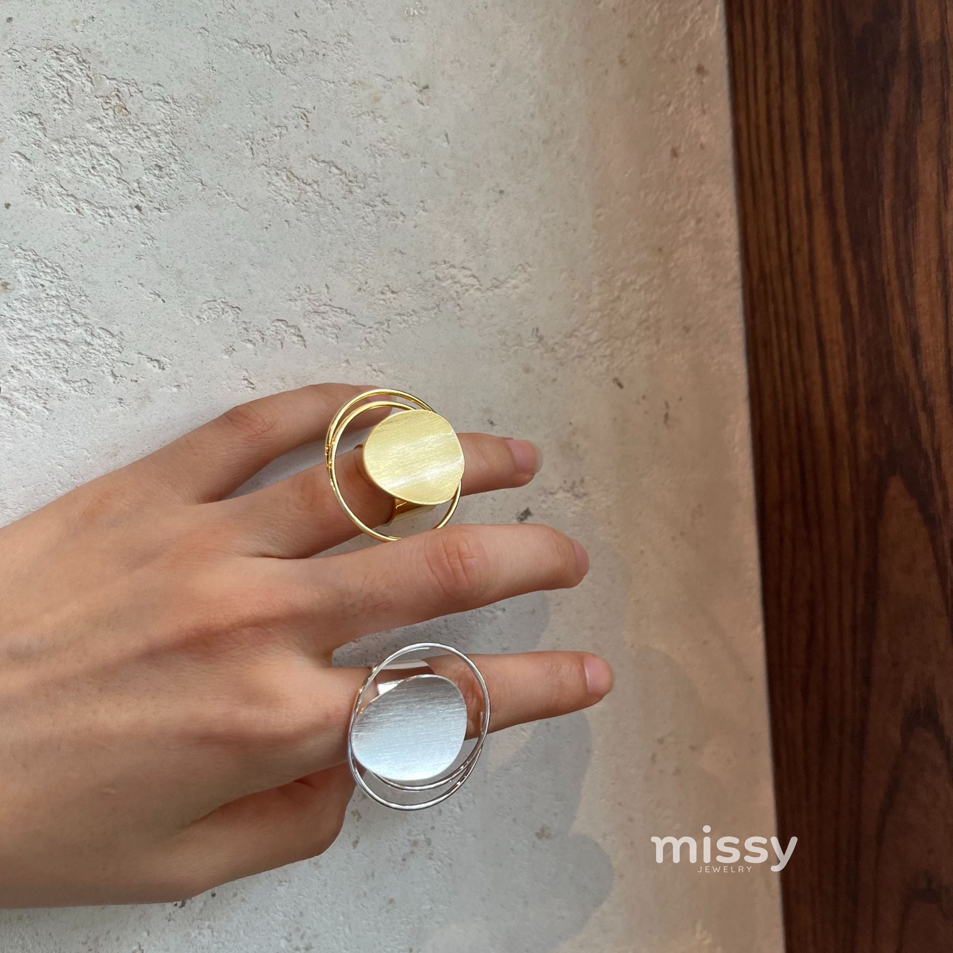 Colleen Brushed Statement Ring [Y06H3EK2]