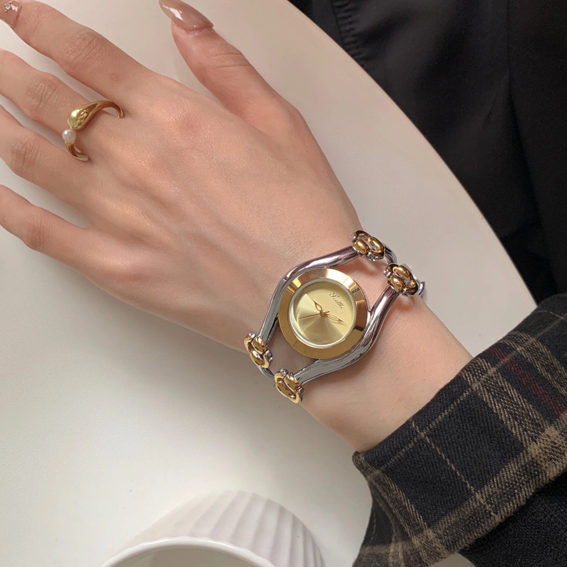 Concave Bracelet Chain Watch [88N2Y6BR]