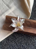 Contrasting Flower Ring [11XW2QFR]