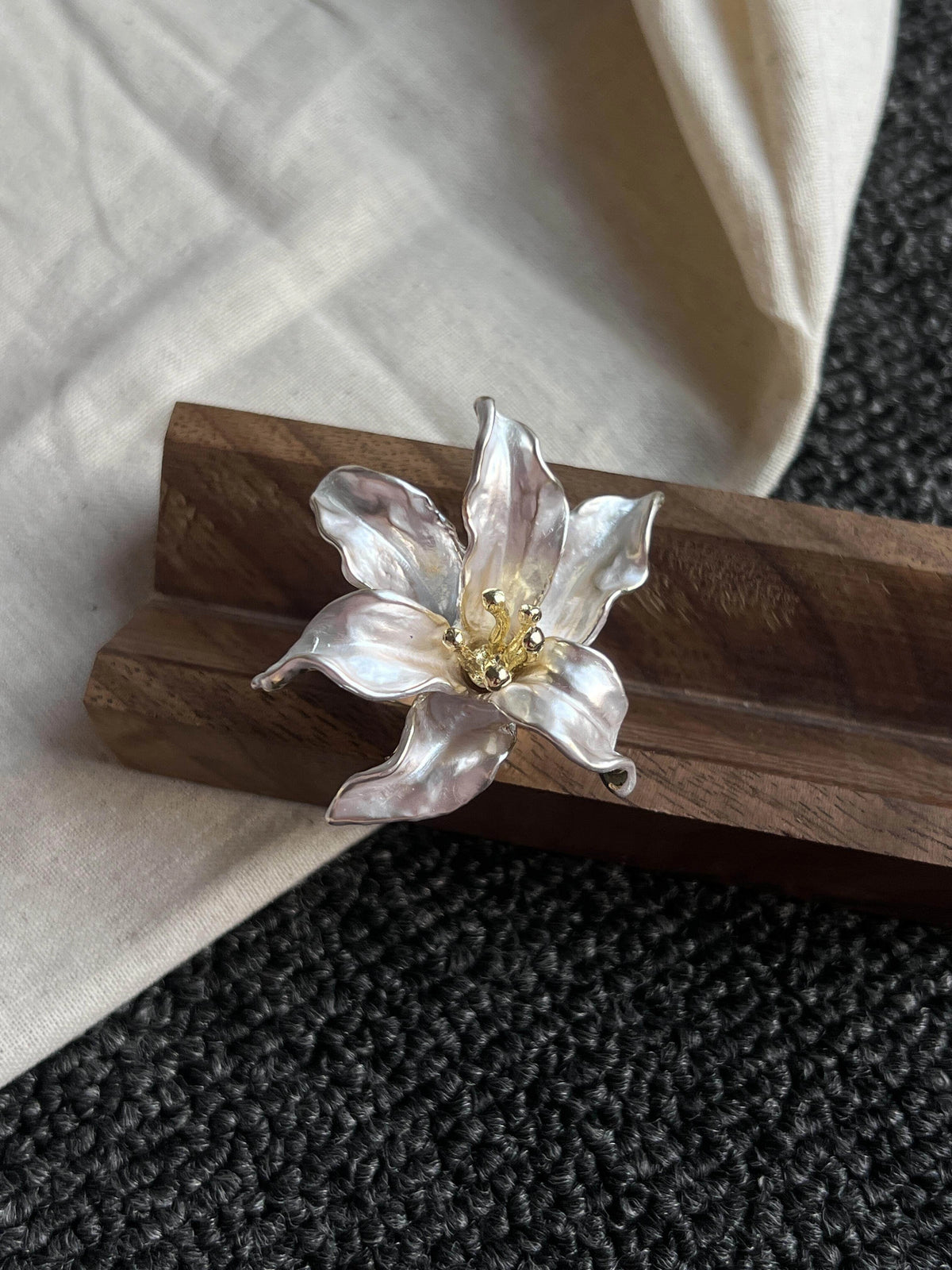 Contrasting Flower Ring [NWBBVZ2Z]