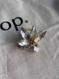 Contrasting Flower Ring [YZVFMM9P]