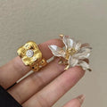 Contrasting Flower Ring [QP2Z5CQS]