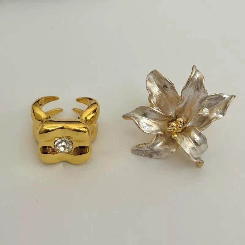 Contrasting Flower Ring [6NZVWFHO]
