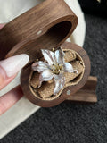Contrasting Flower Ring [SU4DDWVG]