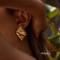 Crimson Stainless Pearl Earrings [NNKYAHTL]