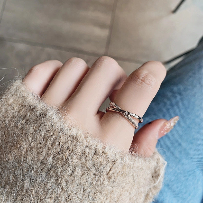 Cross Studded Dainty Ring [NNJ2NDC3]