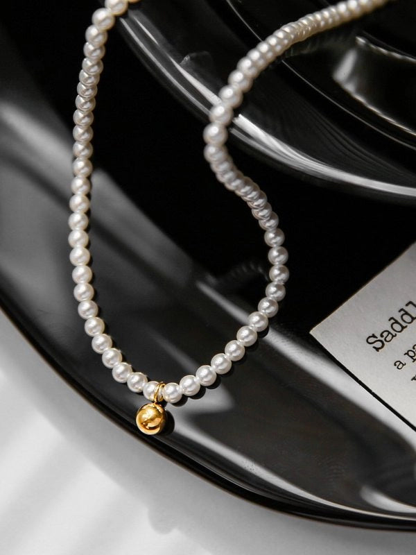 Crystal Pearl and Gold Ball Necklace [NV8C3JZZ]