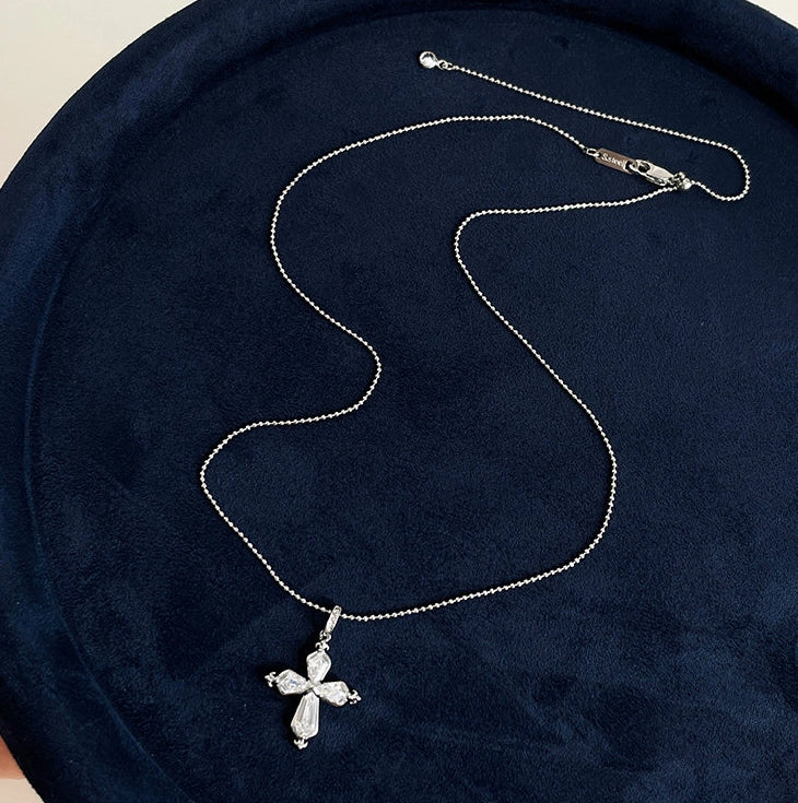 Dainty Cross Pendant Choker Necklace [PWETULCA]