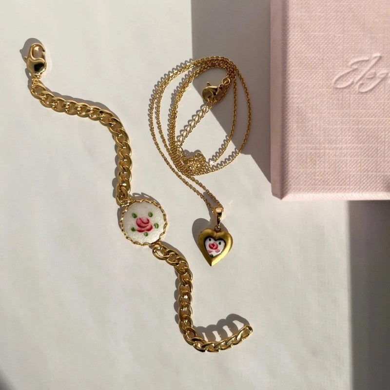 Dainty Floral Charm Bracelet [N0JRRHN6]