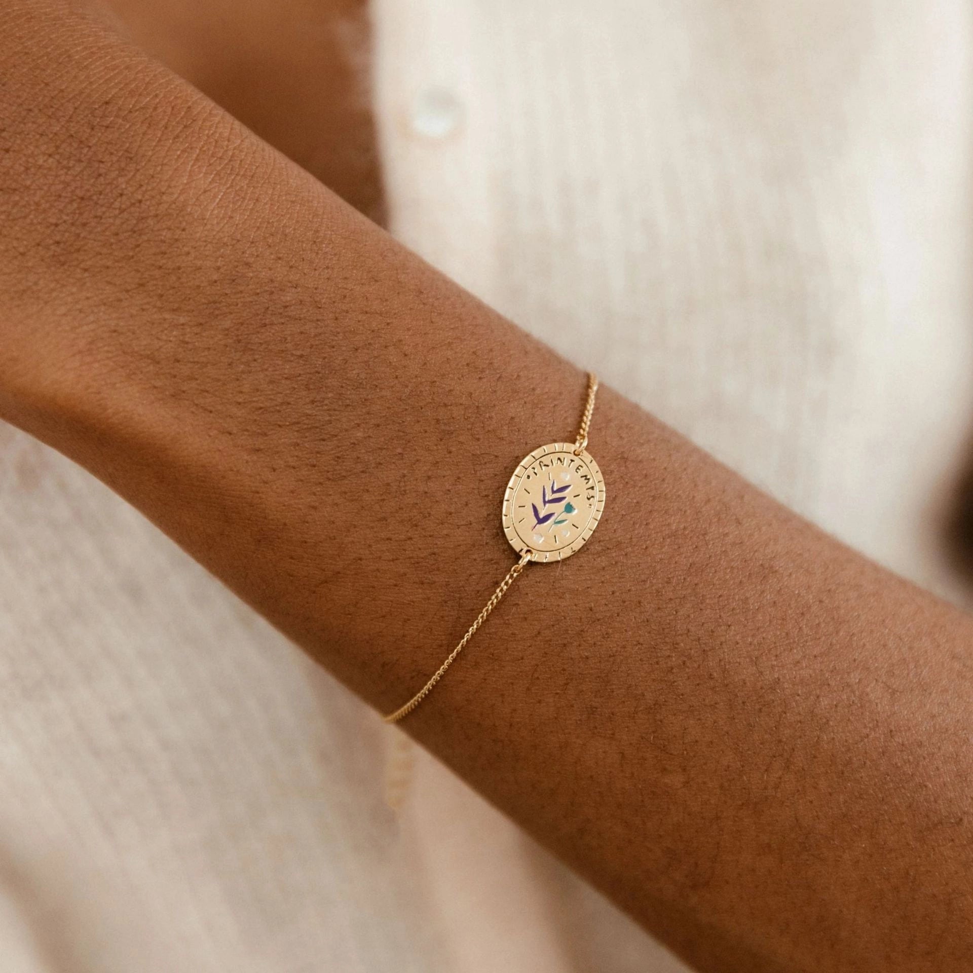 Dainty Floral Pendant Necklace [S0F3N79X]