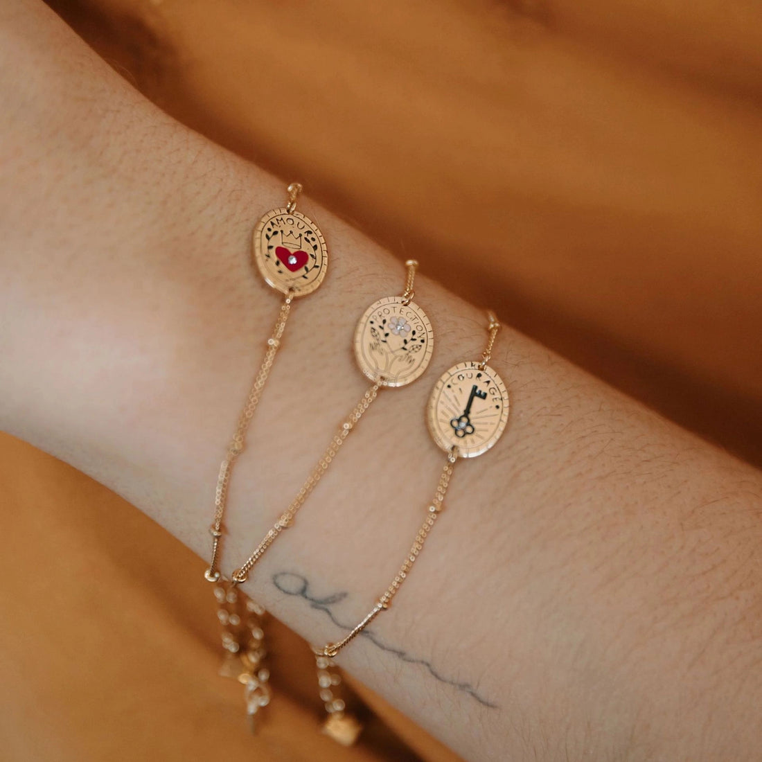 Dainty Floral Pendant Necklace [26DBB1T8]