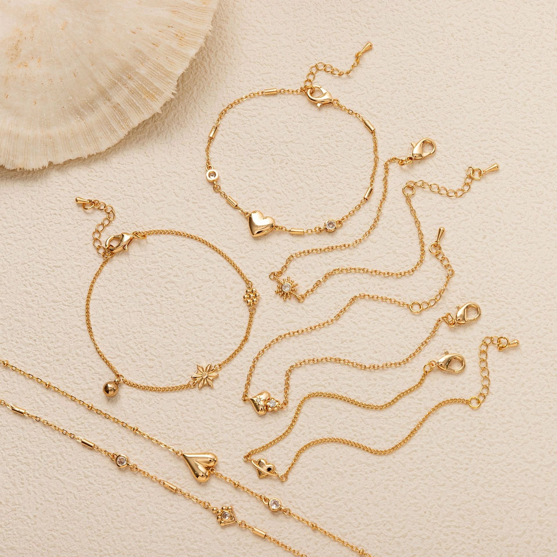 Dainty Heart Charm Adjustable Bracelet [E8EMTGJH]
