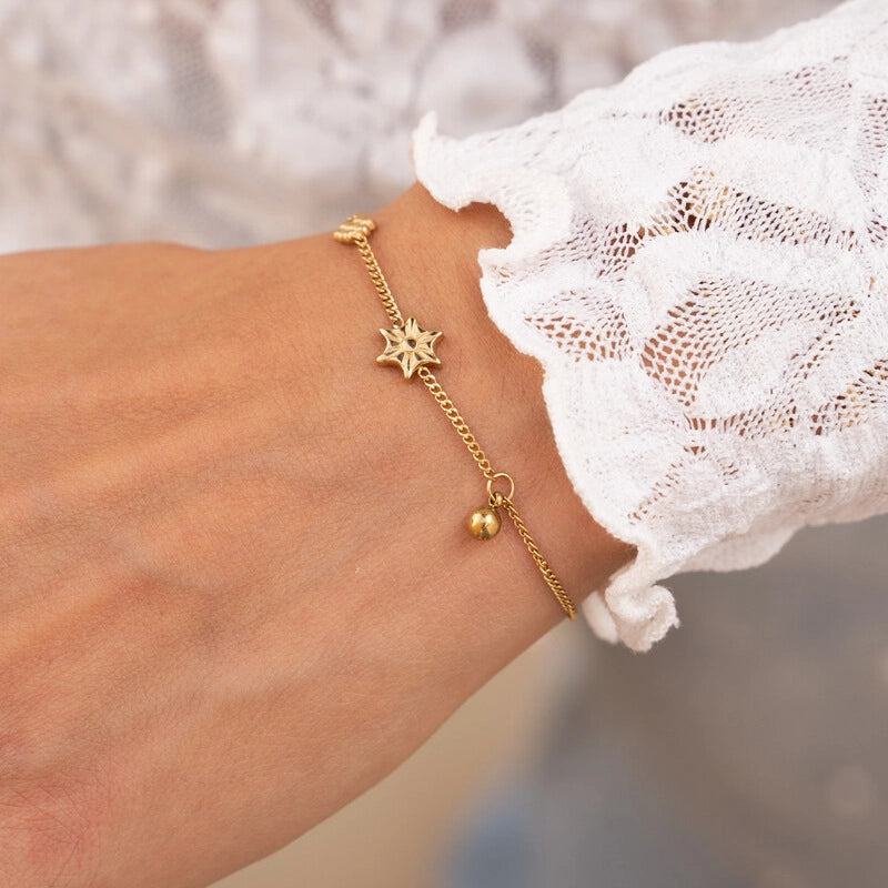 Dainty Heart Charm Adjustable Bracelet [3HTRMS4T]