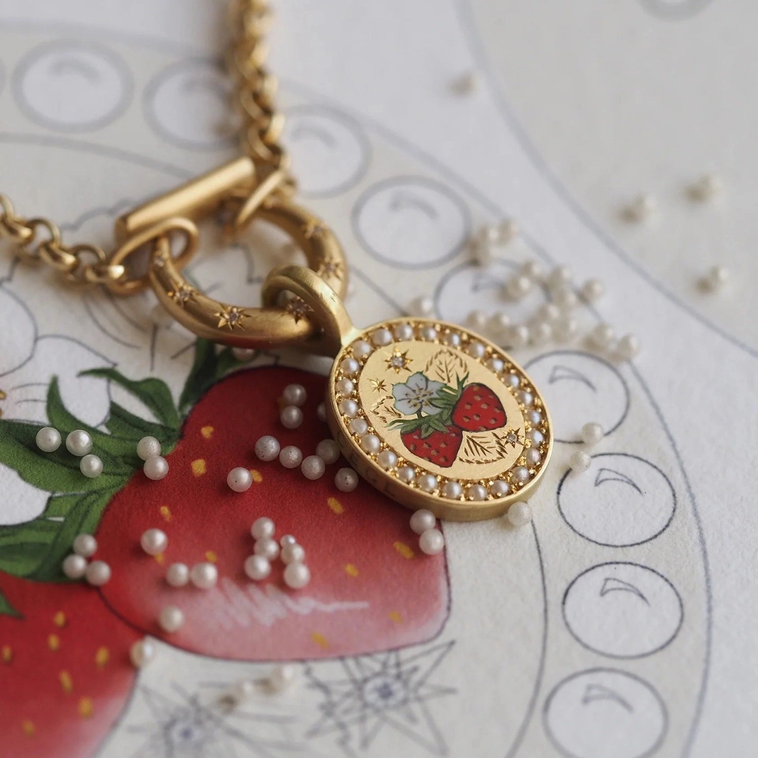 Dainty Pearl Strawberry Pendant Necklace [690VG6RT]