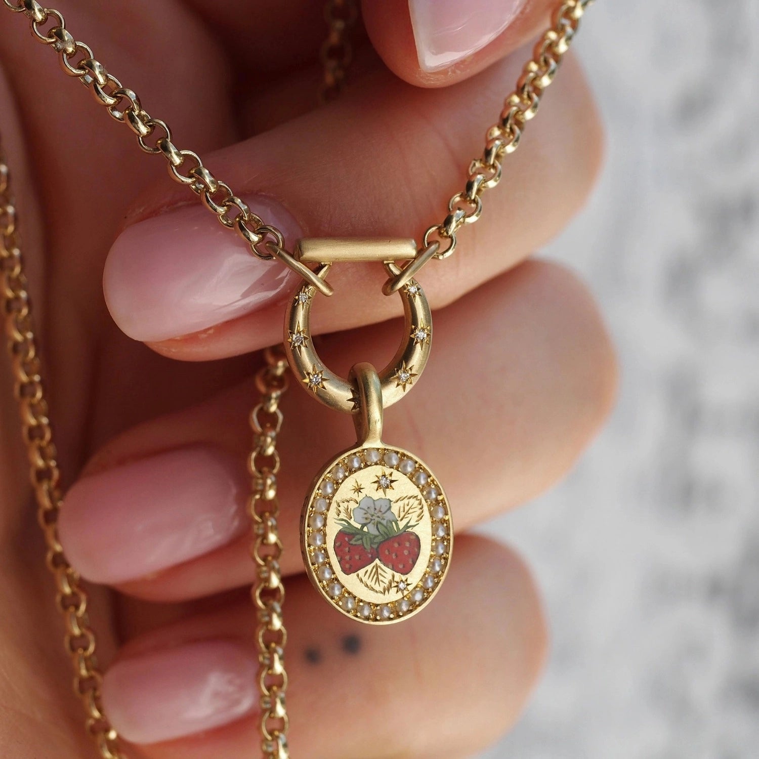 Dainty Pearl Strawberry Pendant Necklace [S922TAV4]