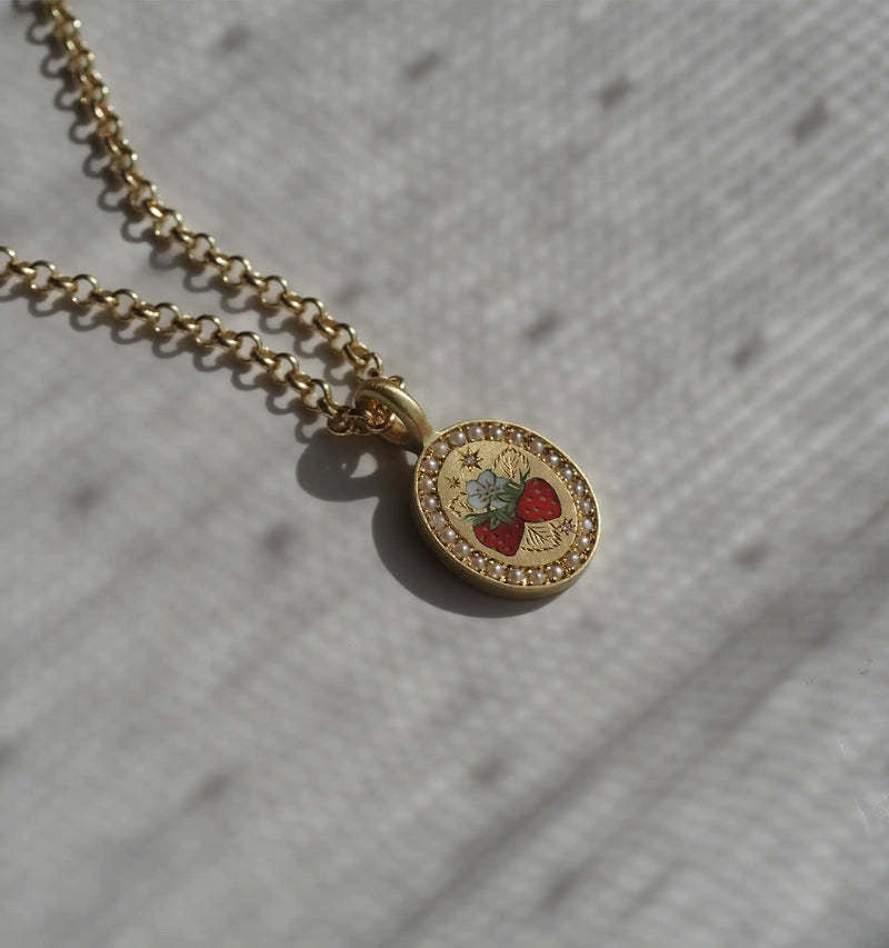 Dainty Pearl Strawberry Pendant Necklace [0U3ZOAQ4]