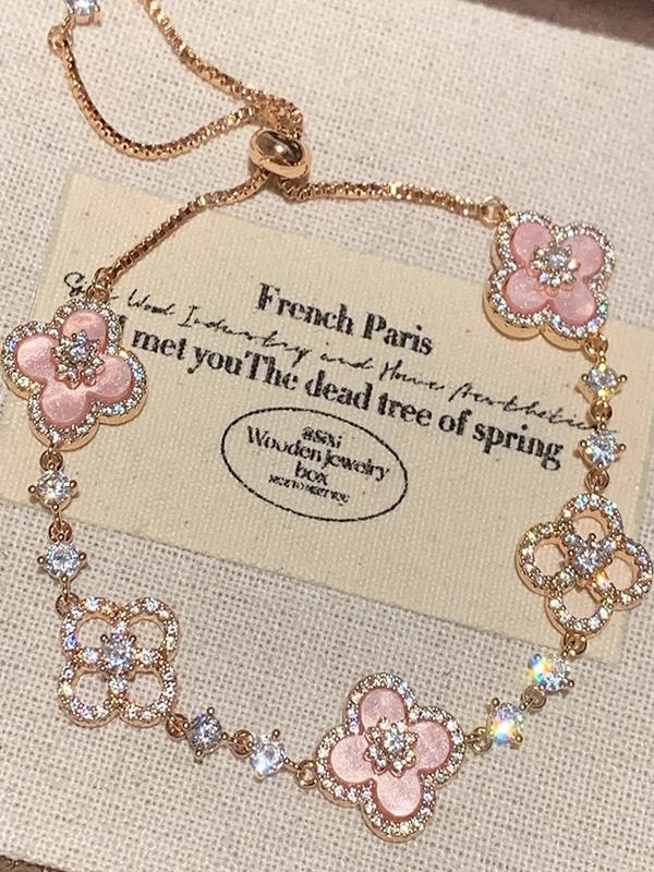 Dainty Petal Charm Bracelet [TL2S4Z61]