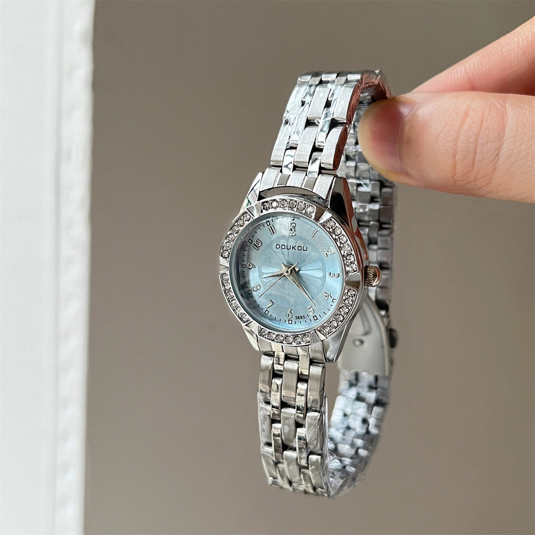 Daisy Dial Bracelet Watch [W6GSOCVL]