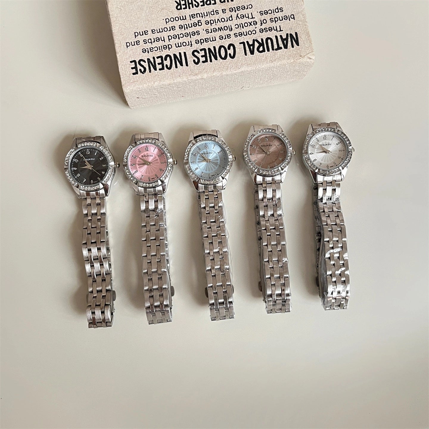 Daisy Dial Bracelet Watch [HYUL5YU0]