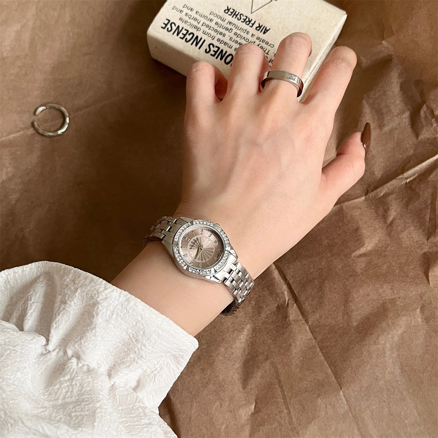 Daisy Dial Bracelet Watch [ZC40IYIU]