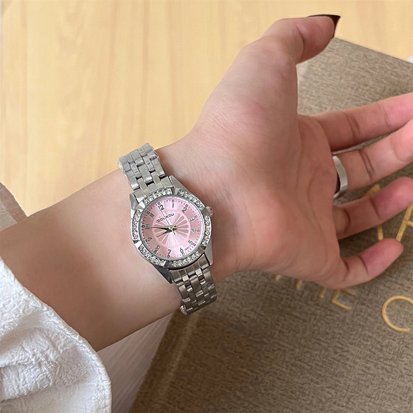 Daisy Dial Bracelet Watch [R4F8I4TT]