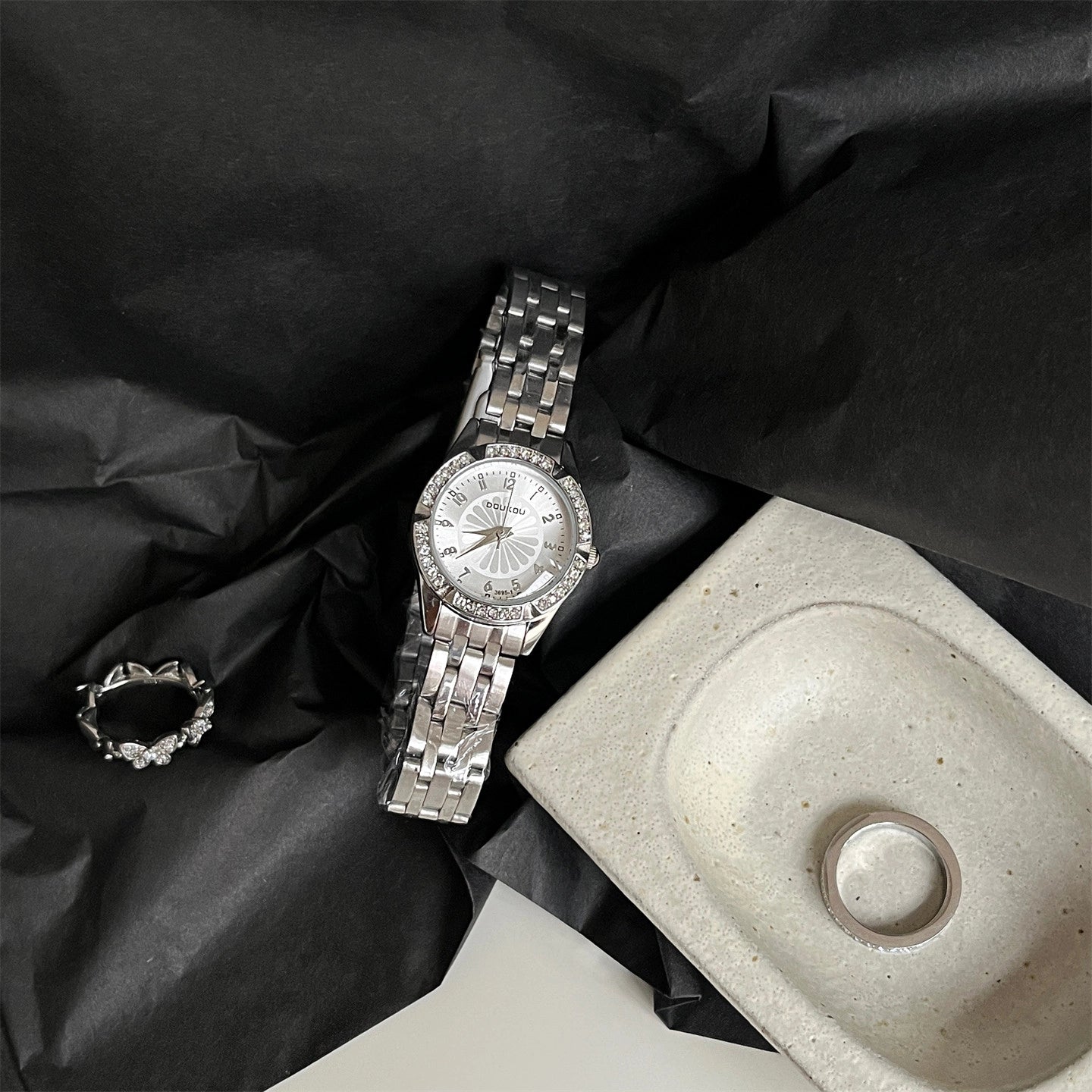 Daisy Dial Bracelet Watch [C9J7RZP3]