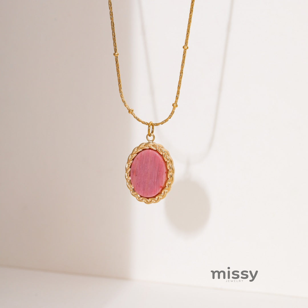 Davina Red Oval Pendant Necklace [TBITQBSV]