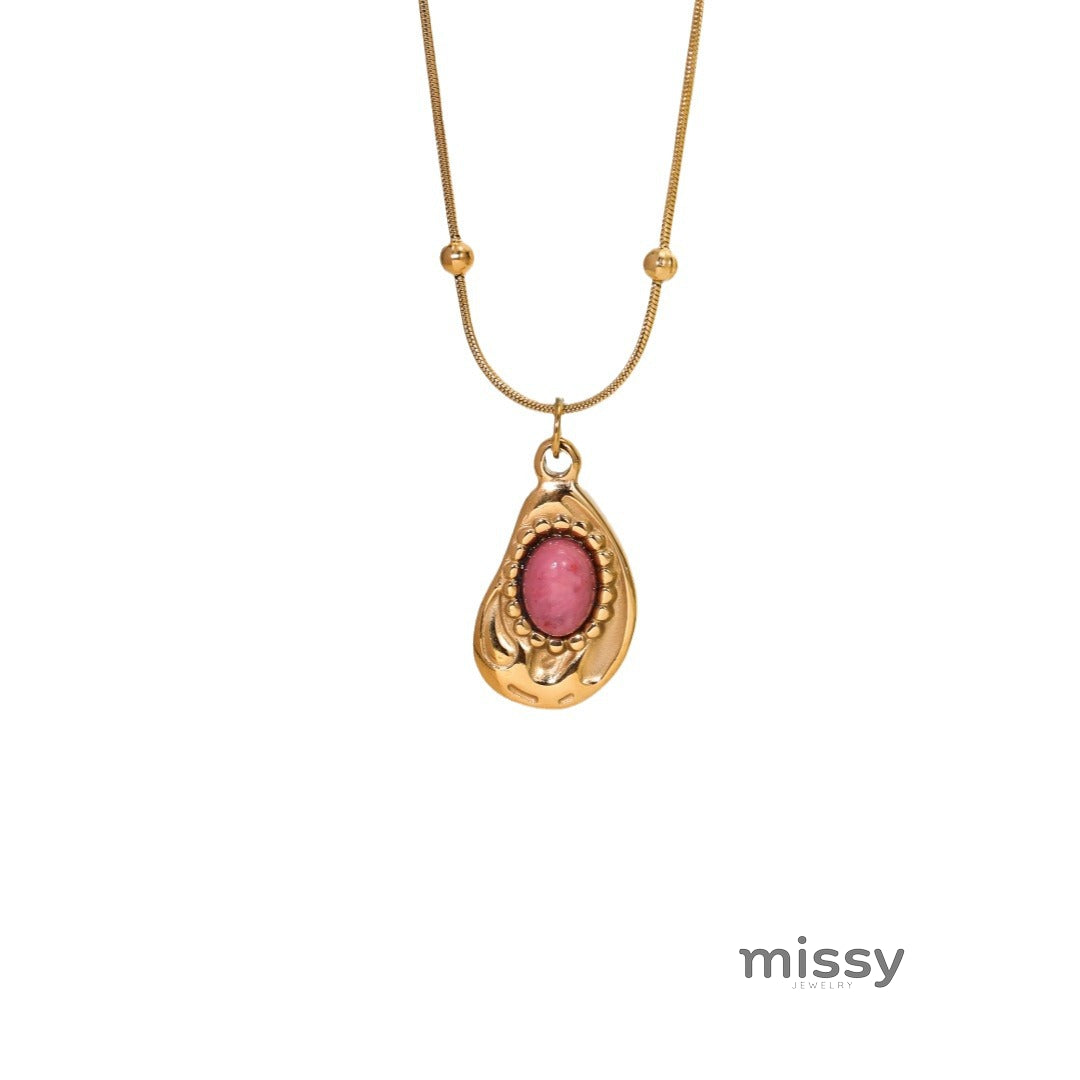 Davina Red Oval Pendant Necklace [NRZZ86VQ]