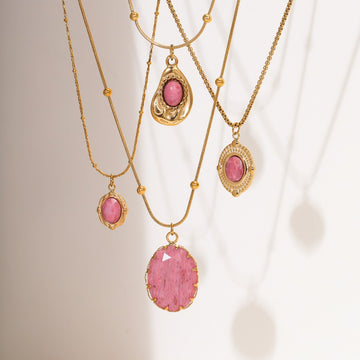 Davina Red Oval Pendant Necklace [GAQRV1YX]